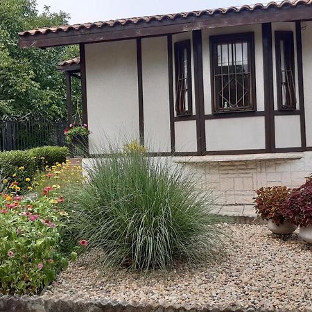 Motivi Cottage Saints Constantine and Helena Exterior photo